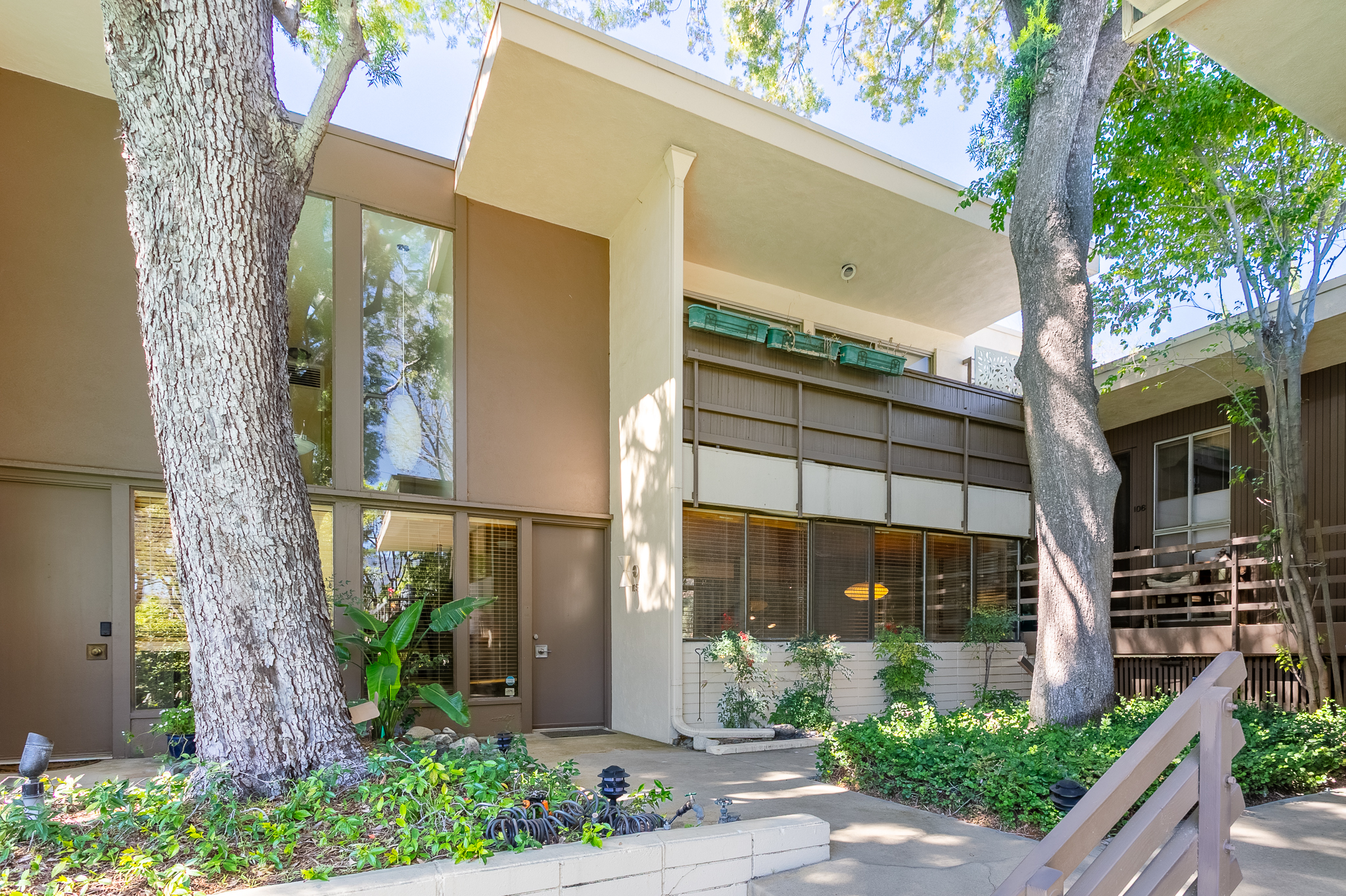 1097 Marguerita Ave.