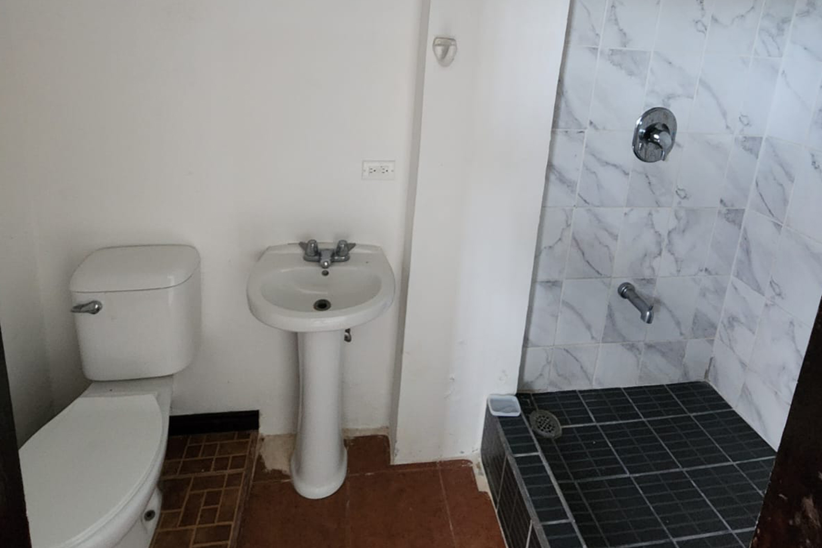 Listing Image #11