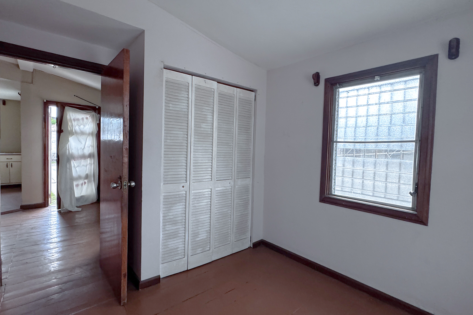 Listing Image #12