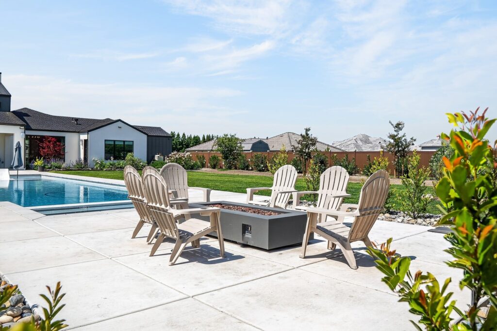 6415 E Vina05