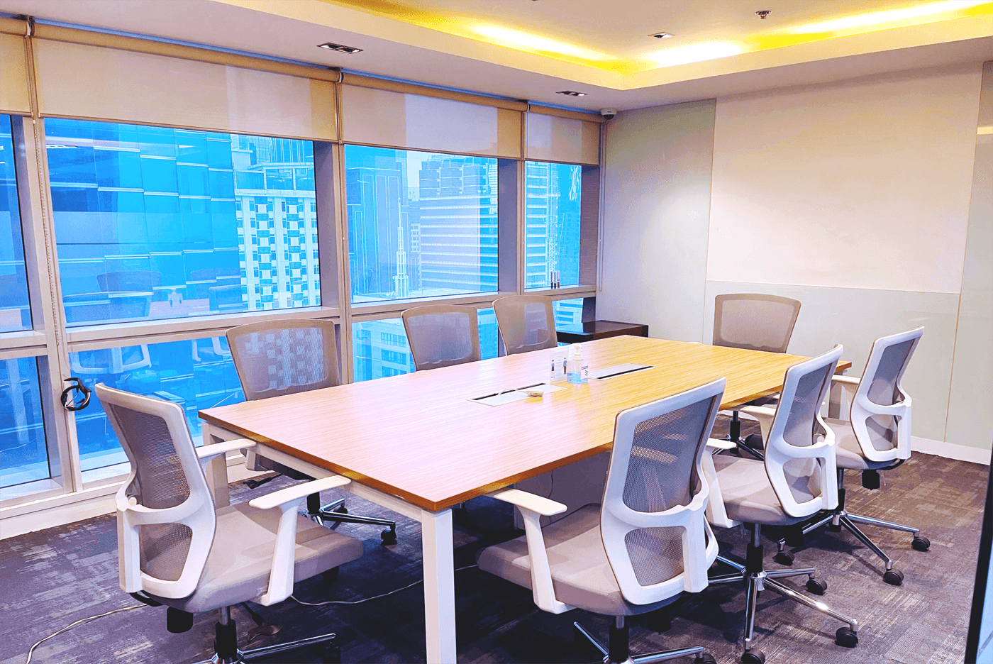 https://cdn.agentimagehosting.com/loftph/2024/08/Conference-room-1.png