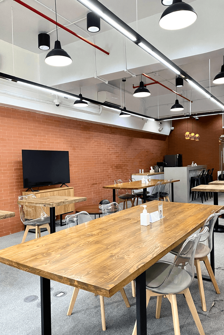 https://cdn.agentimagehosting.com/loftph/2024/08/Loft-BGC-OPD-Coworking-Latest-Photo-5-1.png