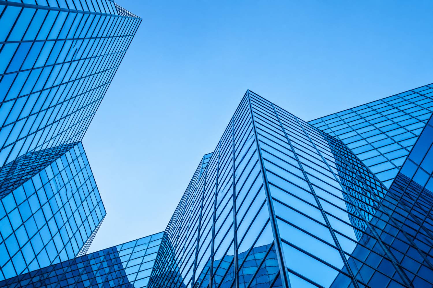 EOR vs. Outsourcing in the Philippines: Who Employs and Manages Your Team?