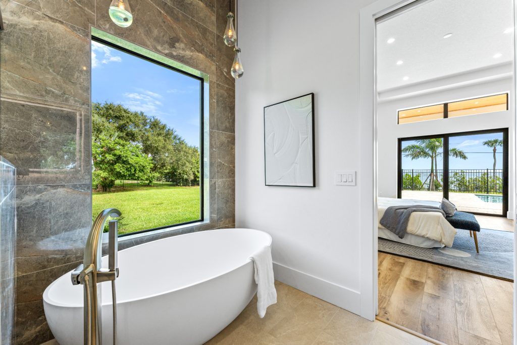 4861 Honeyridge Ln-35