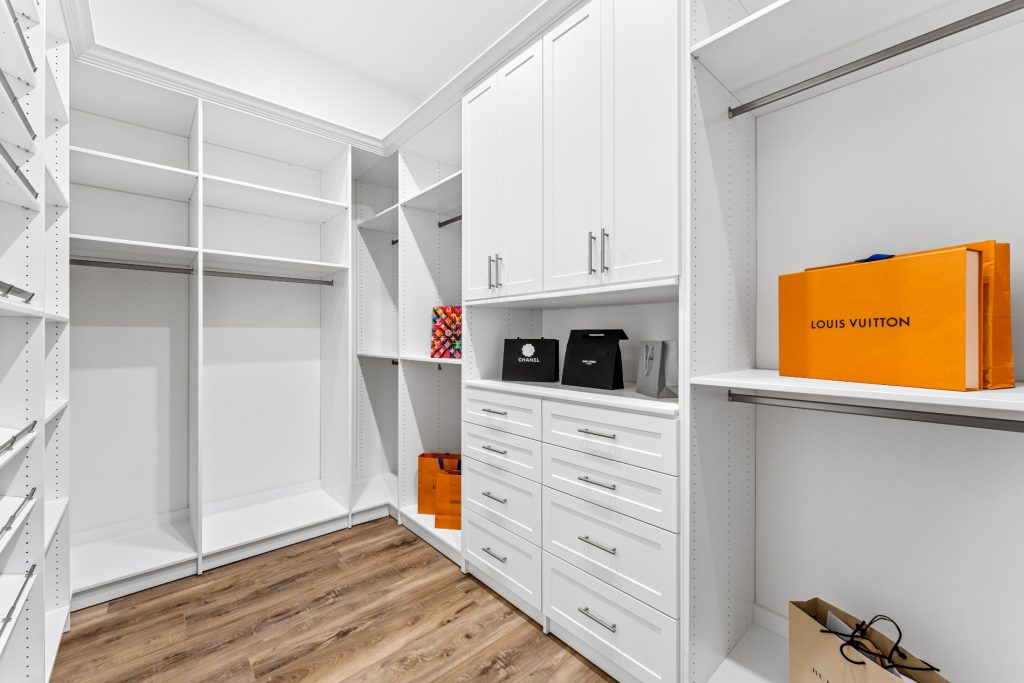 4861 Honeyridge Ln-41