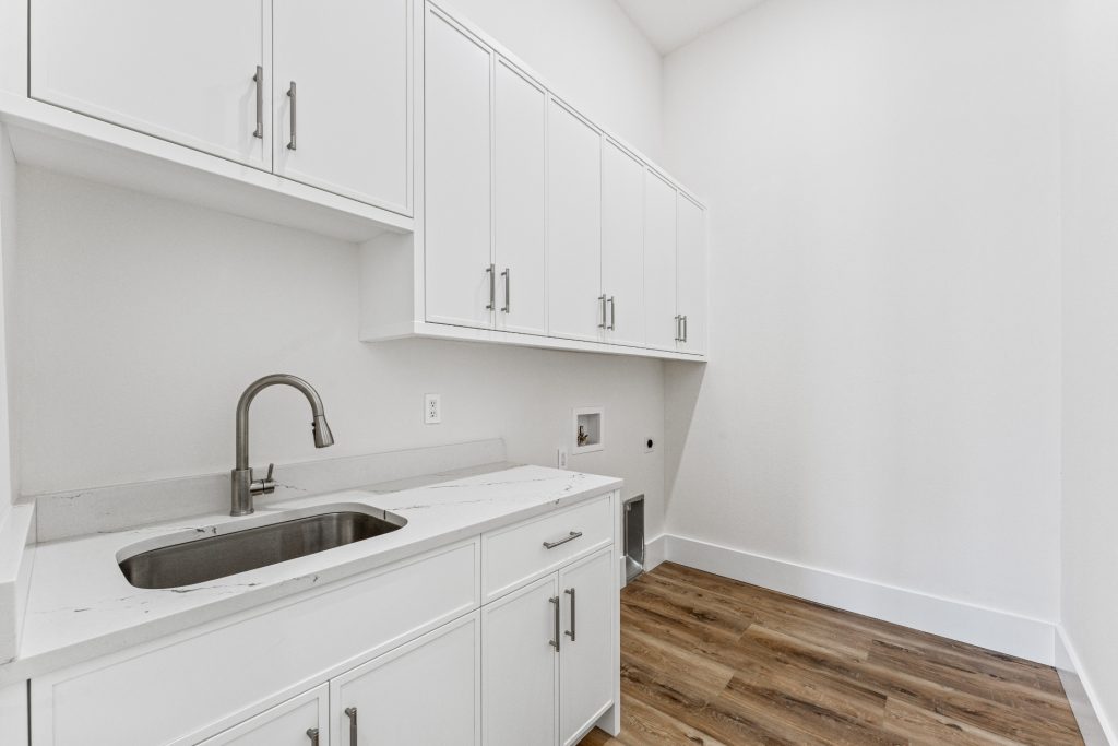 4861 Honeyridge Ln-43