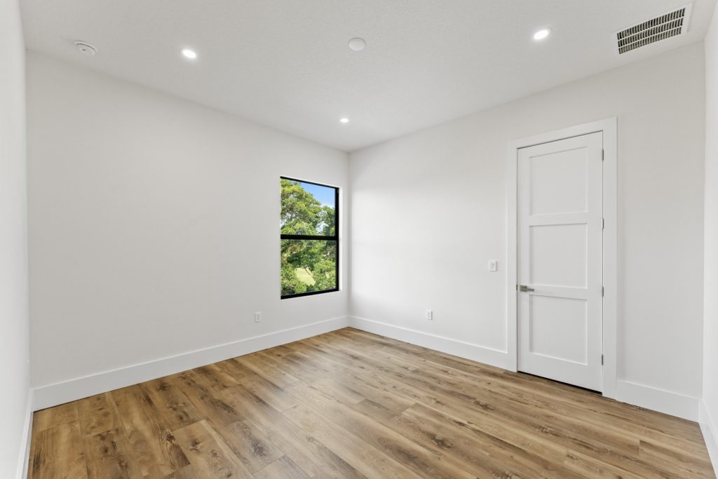 4861 Honeyridge Ln-52