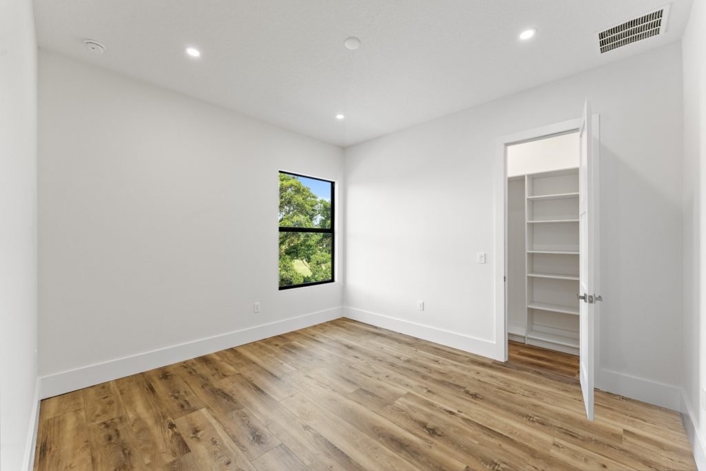 4861 Honeyridge Ln-53