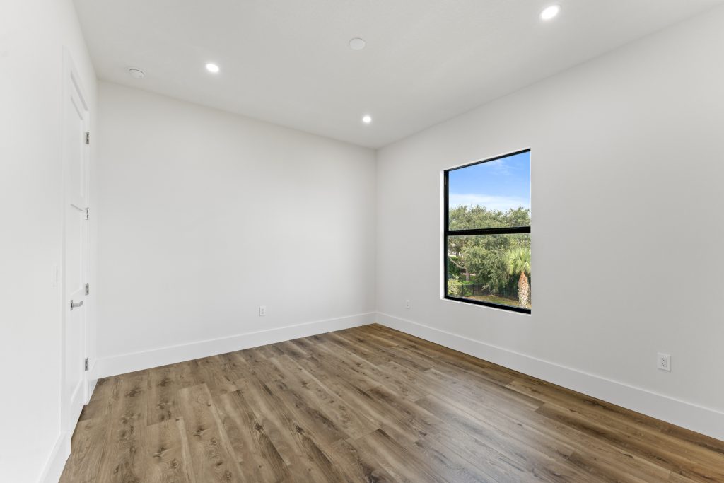 4861 Honeyridge Ln-56