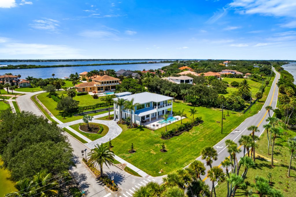 4861 Honeyridge Ln-95