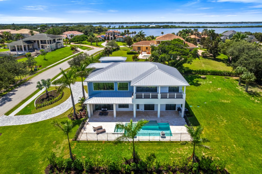 4861 Honeyridge Ln-97