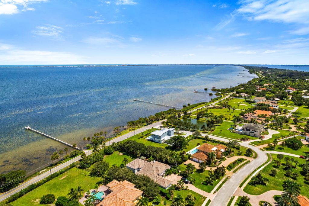 4861 Honeyridge Ln-104