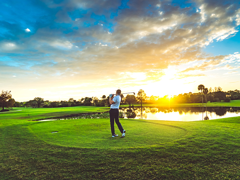 Waterfront vs. Golf Course Homes in West Palm Beach: Lifestyle and Investment Prospects
