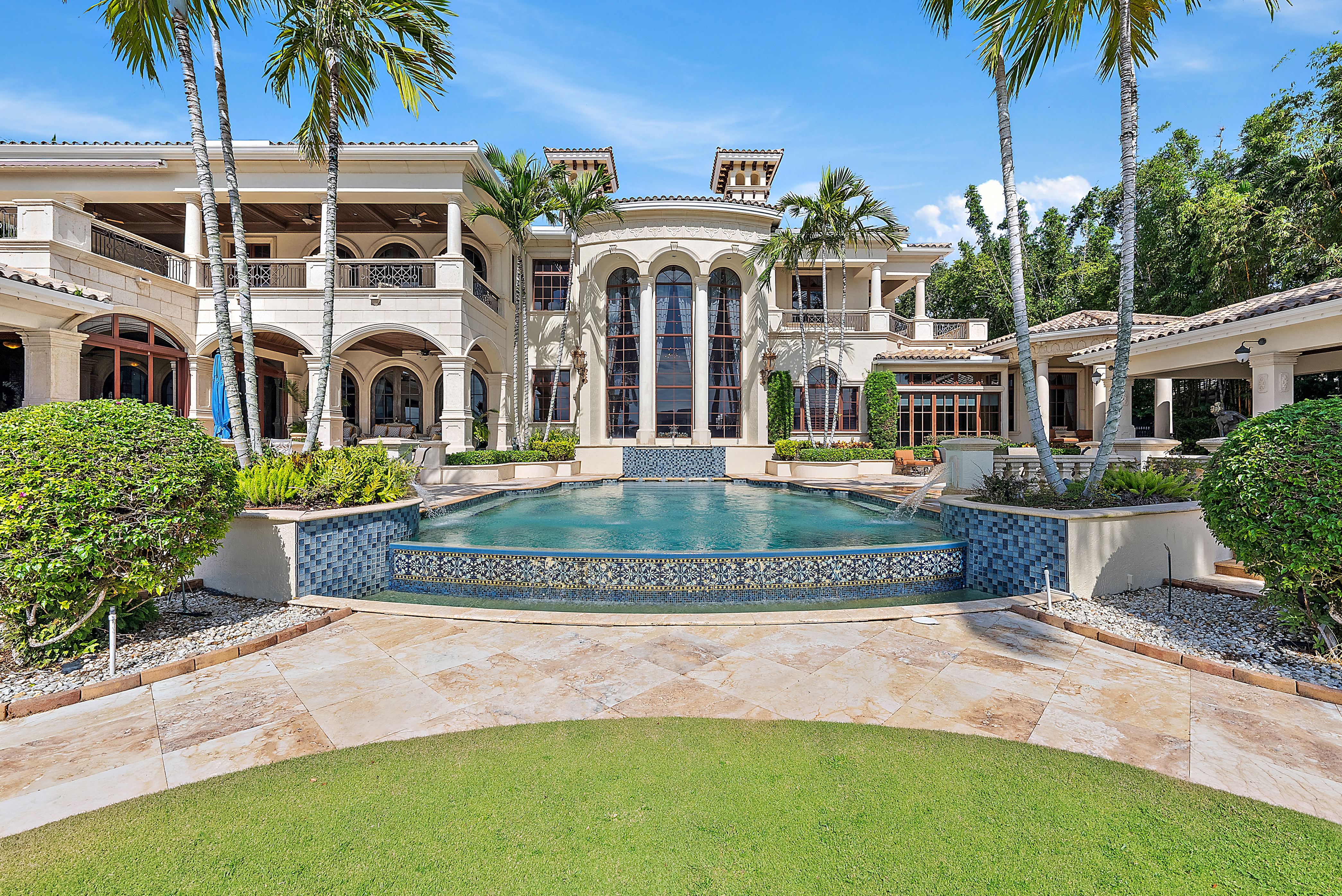 Palm Beach Gardens Living at 2330 Seven Oaks Lane