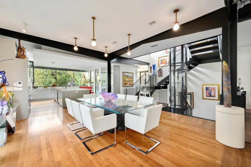 6 Family Homes in Prestigious Eanes Independent School District
