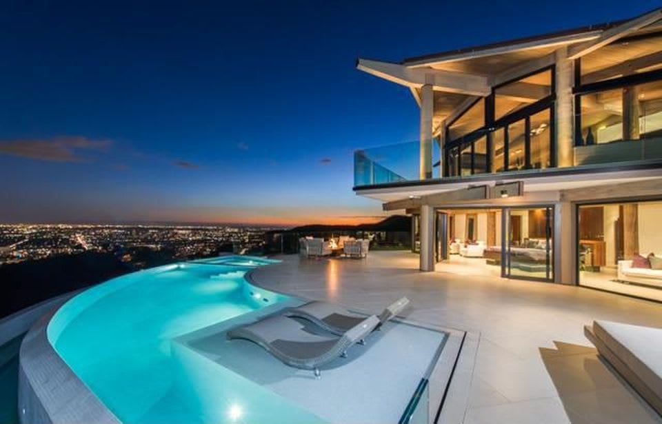 7000 Macapa Drive, Los Angeles, CA 90068