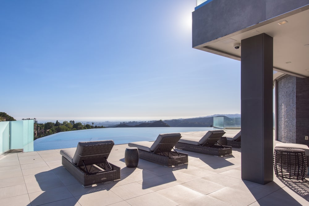 2710 Bowmont Drive, Beverly Hills, CA 90210