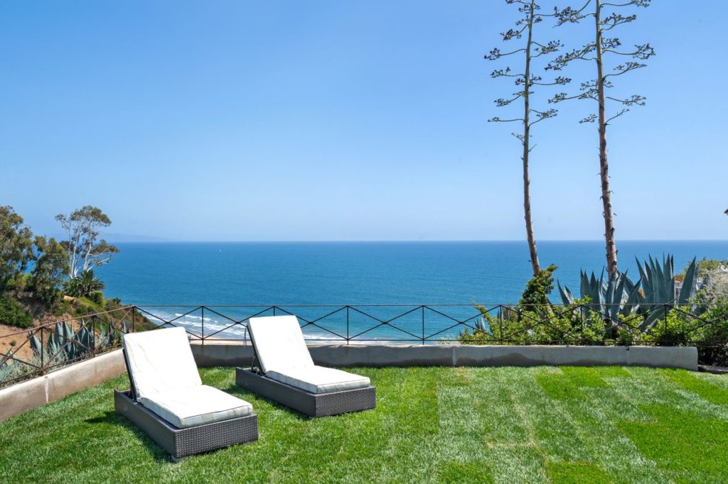 15207 Friends Street, Pacific Palisades, CA 90272