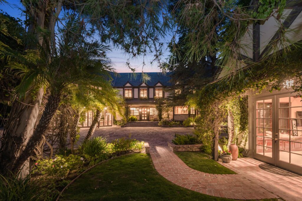 2781 Benedict Canyon Drive | Beverly Hills