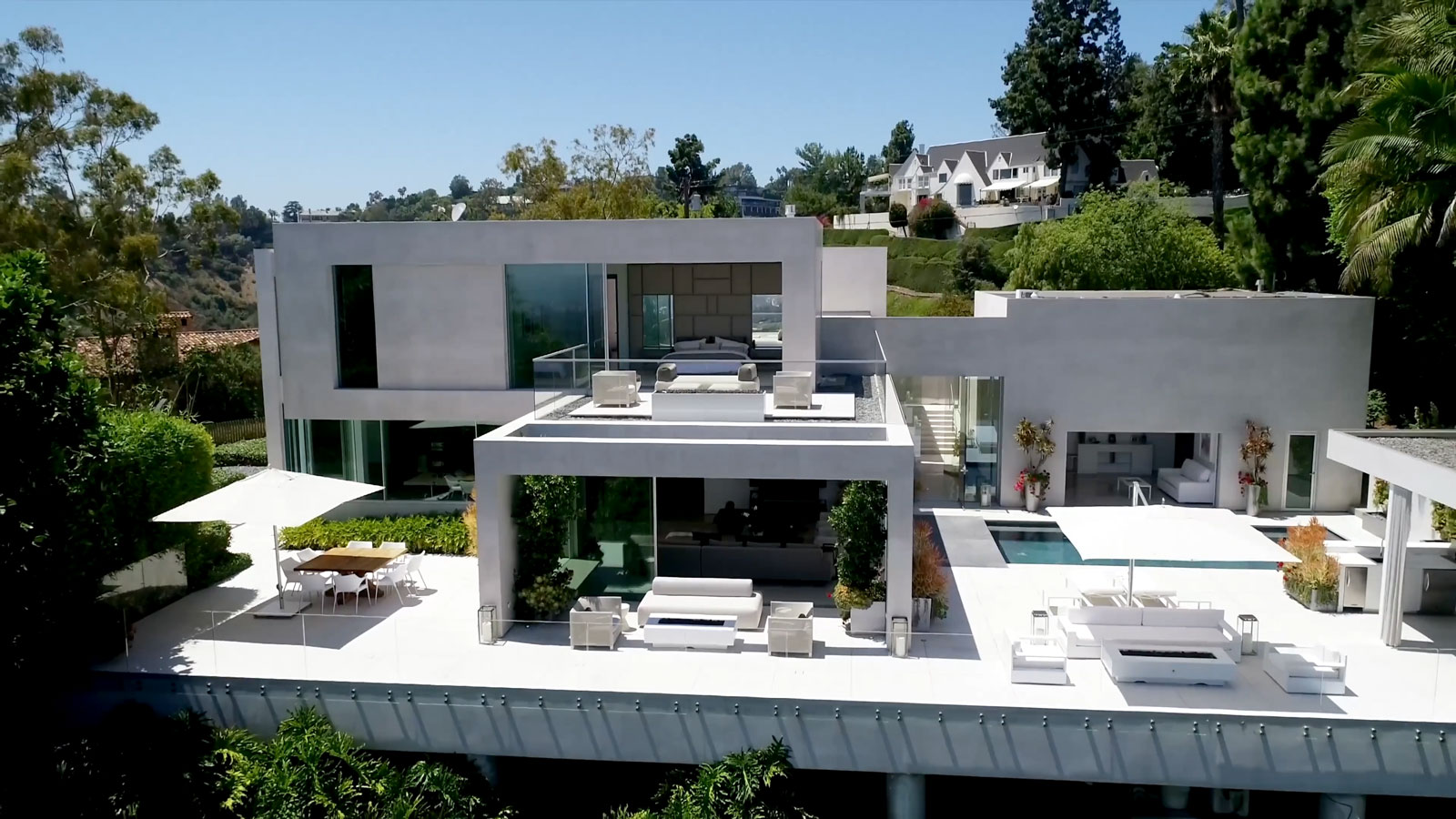 We Talked to the Realtor Who Sold the Infamous Manson Family Murder House, image size:1600x900