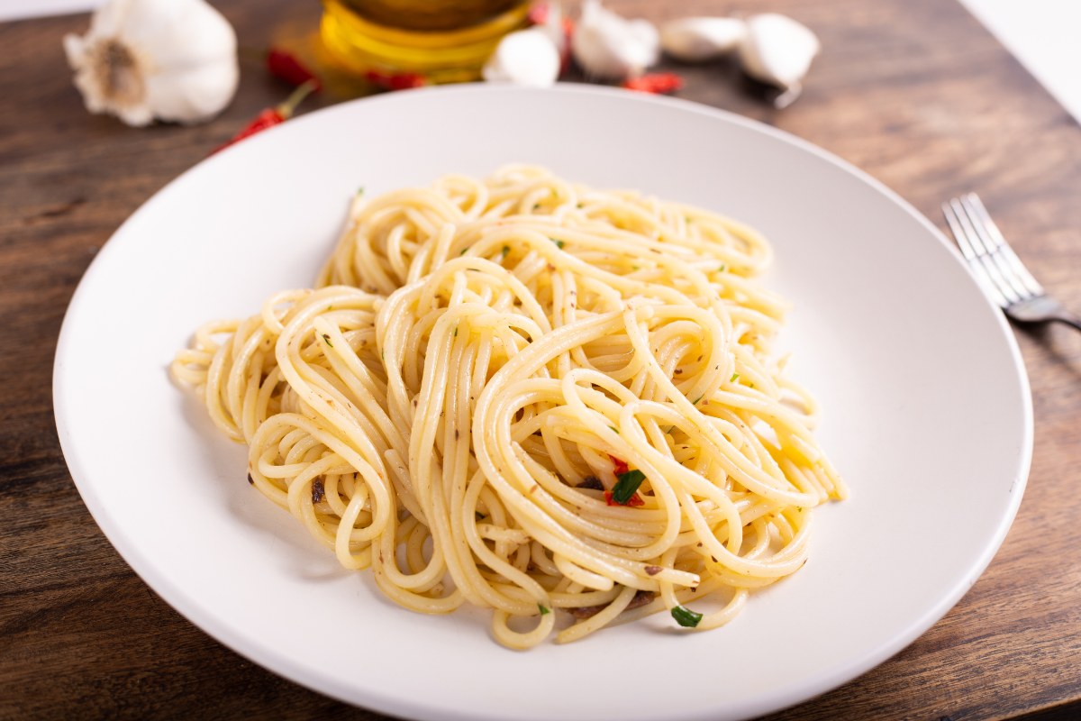 Italian spaghetti with garlic, olive oil, hot pepper and parsley. Fast and healthy lunch.