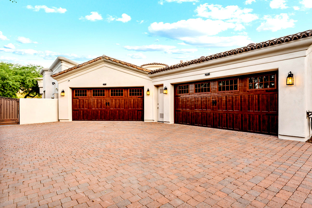 Photo of a home for sale in Paradise Valley, AZ.