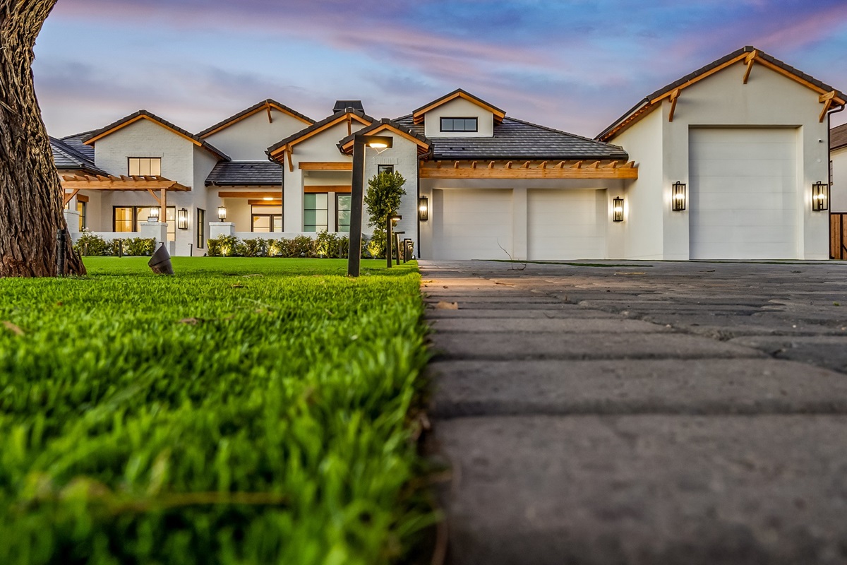 Front of an estate in the Phoenix Metro.