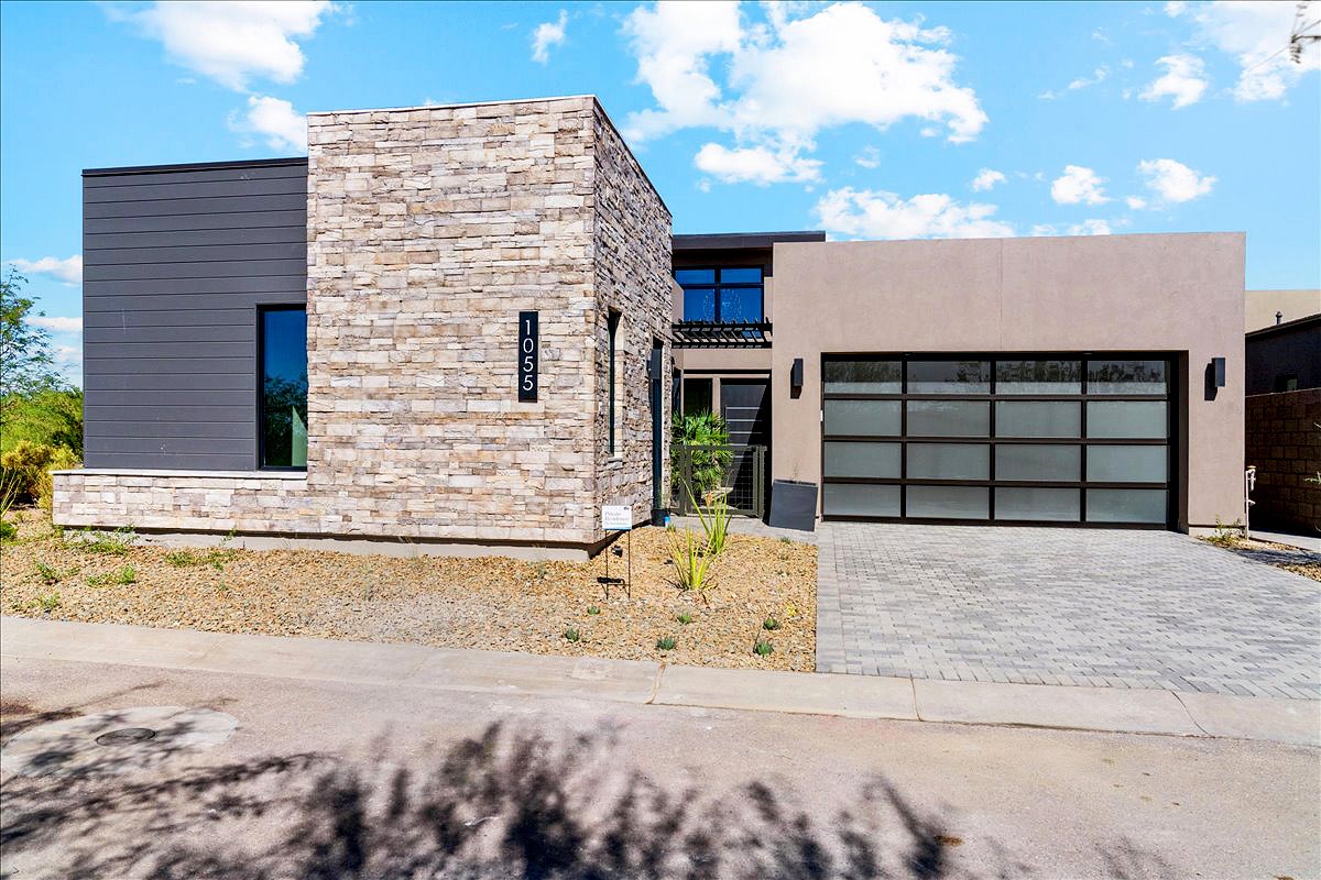 A contemporary luxury home in Arizona.