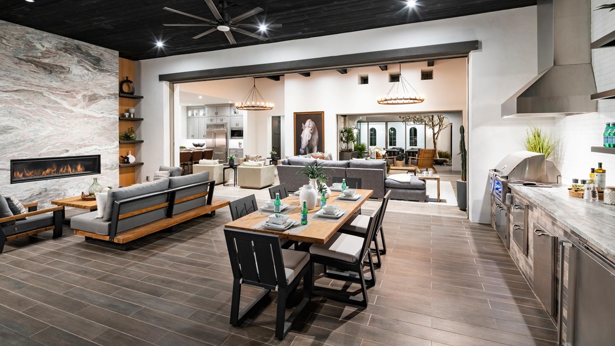 Stonegate Court In Gilbert Offers Luxury Homes On Large Sites
