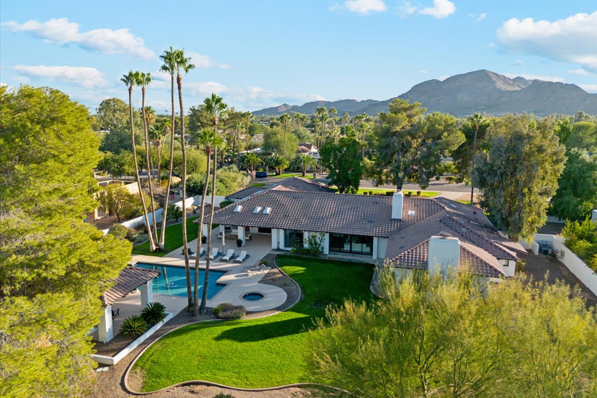 Top down view of luxury home in Paradise Valley.