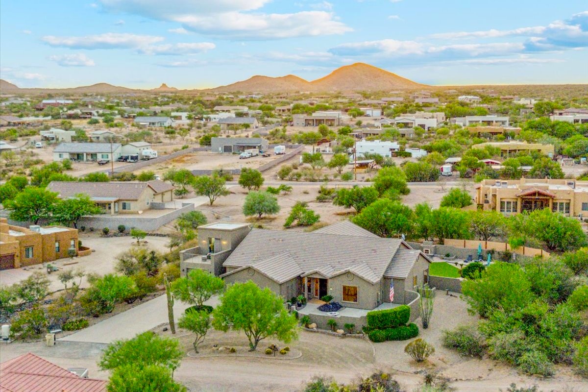 A drone photo of a housing community in Arizona.