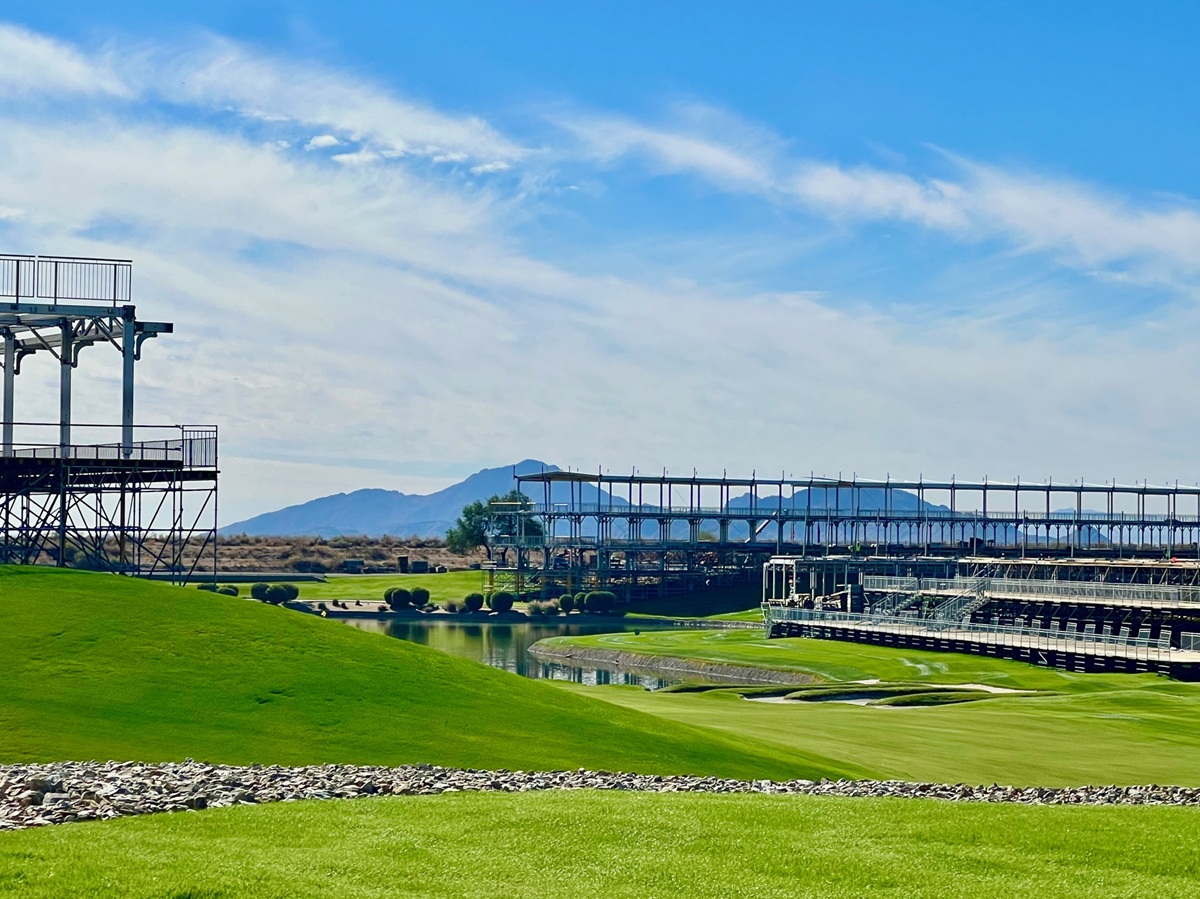 Scottsdale golf course with scenic mountains in the background.