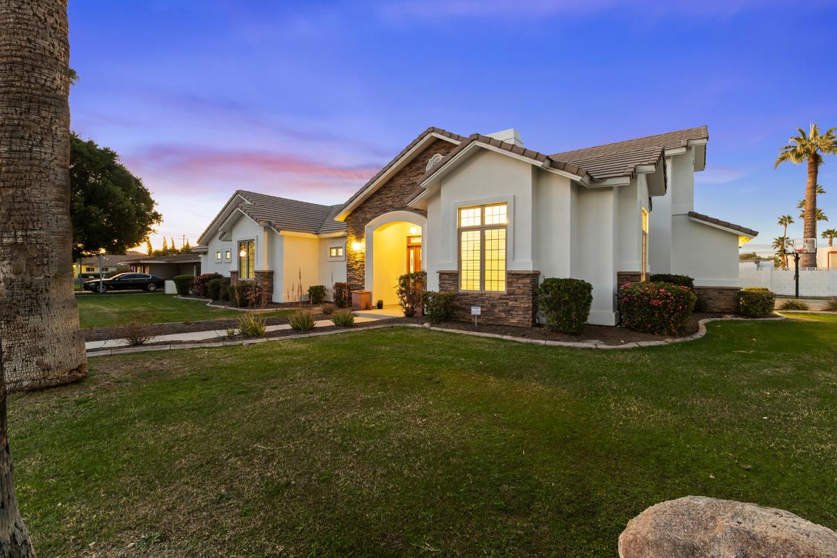 A luxury home in Central Phoenix seen from out front at dusk.
