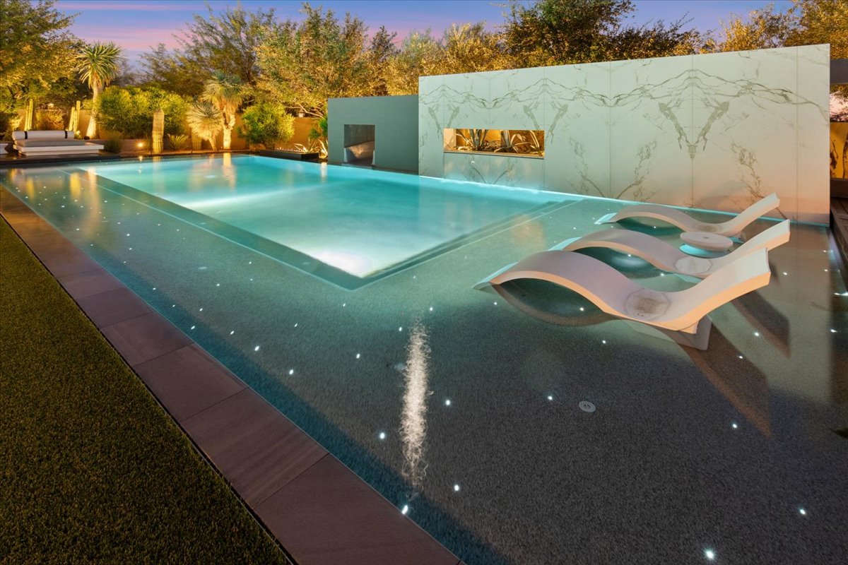 Resort backyard at sunset in the state of Arizona.