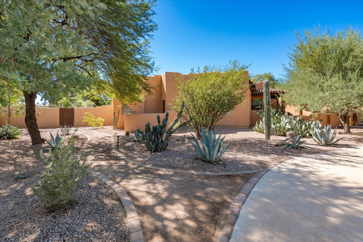 Equestrian estate for sale in Chandler, Arizona.