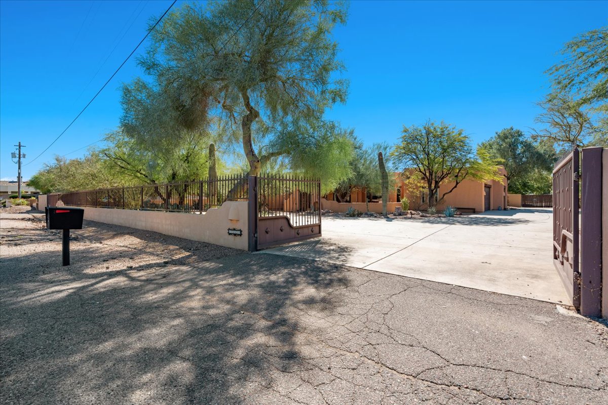 Equestrian estate for sale in Chandler, Arizona.