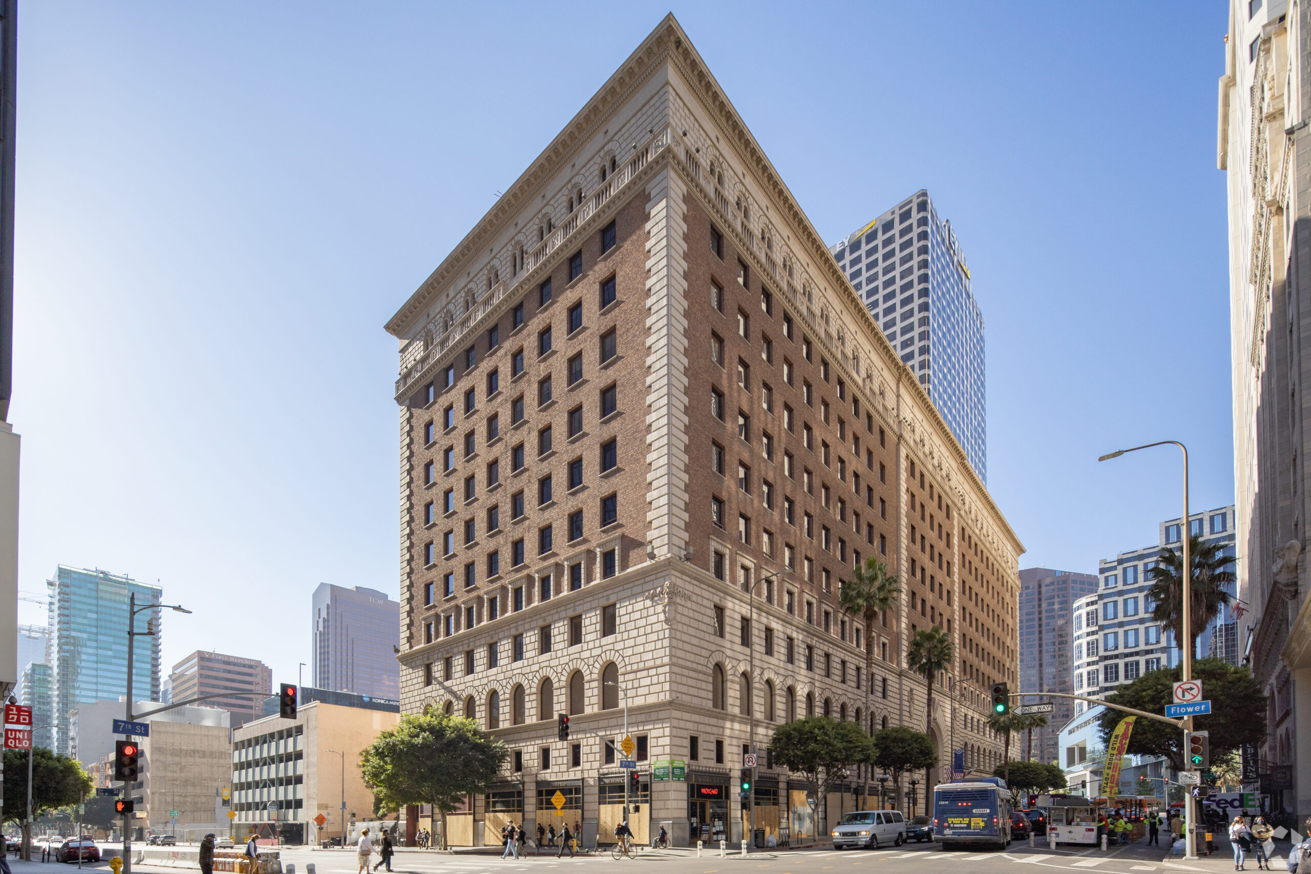 818  W 7th St Ste #700