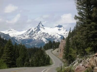 Take A Scenic Drive From Cody To Yellowstone 1