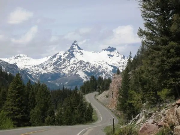 Take A Scenic Drive From Cody To Yellowstone 1