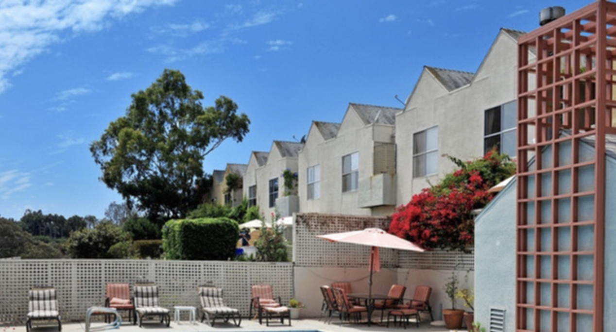 Exterior view of Zumirez View townhome complex in Malibu, CA, sold by 4 Malibu Real Estate