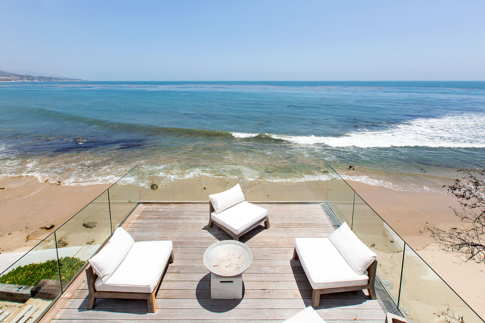 Beachfront deck and seating overlooking the Pacific Ocean
