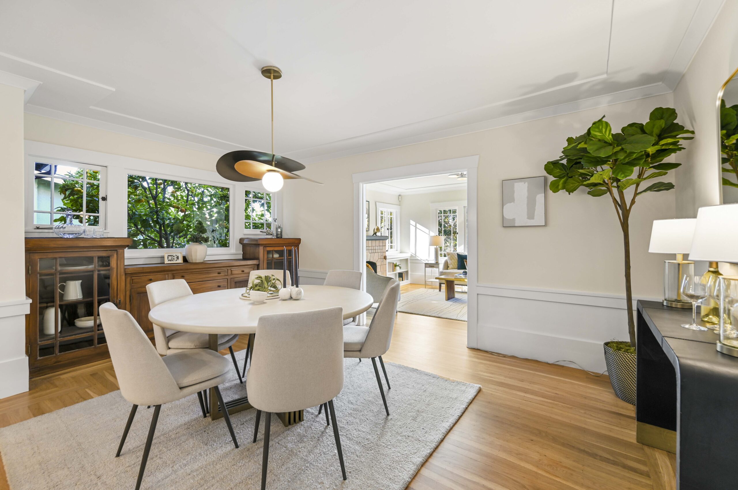 Living room in Walavista Avenue in Oakland