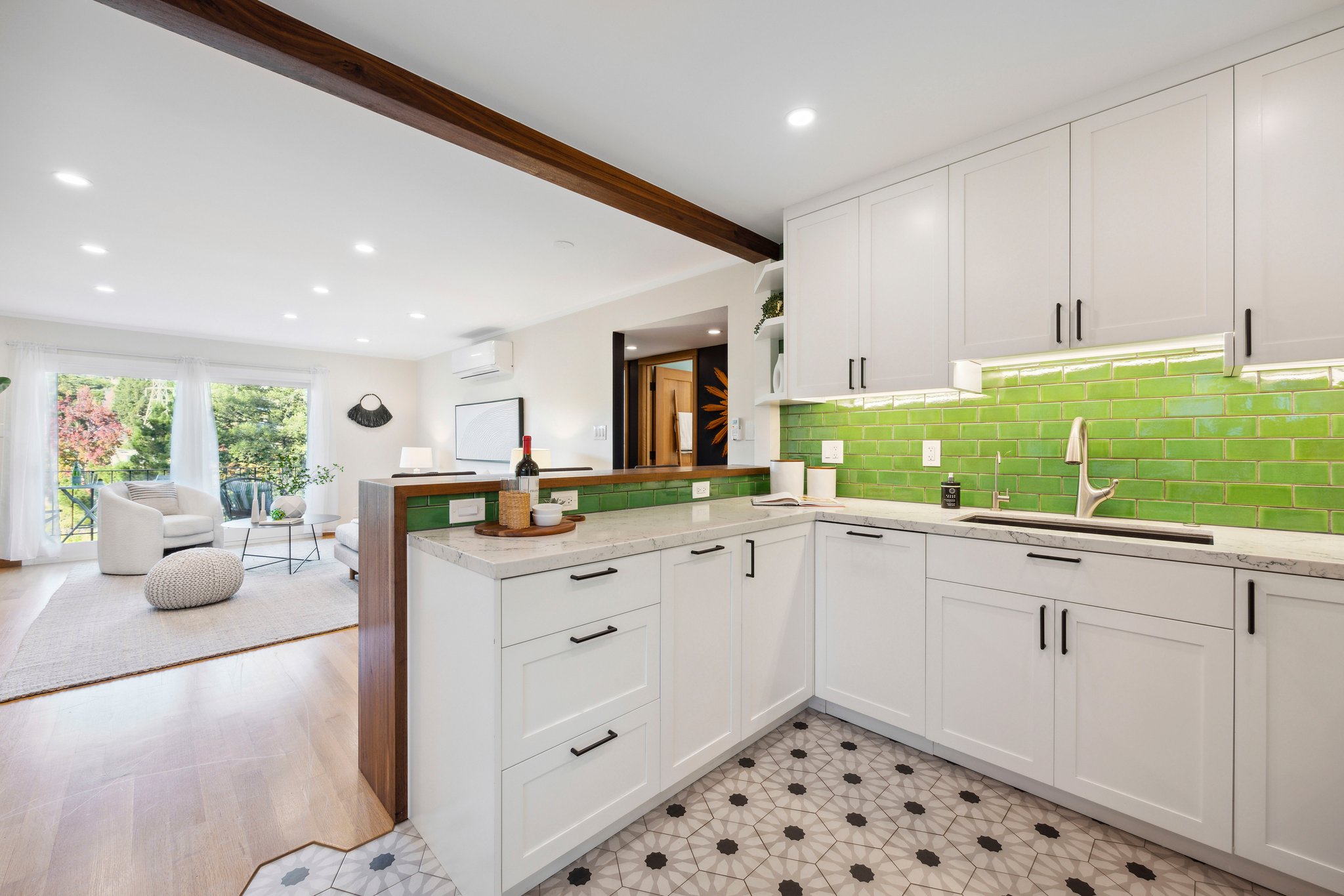 Artful Condo in Upper Glenview