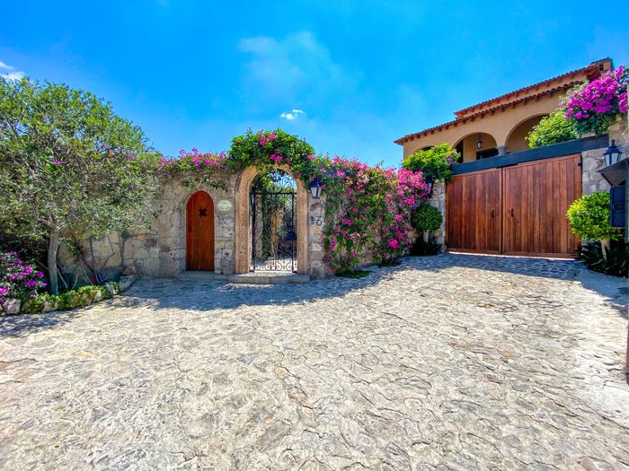 A Solar-Powered Mexican Villa ...