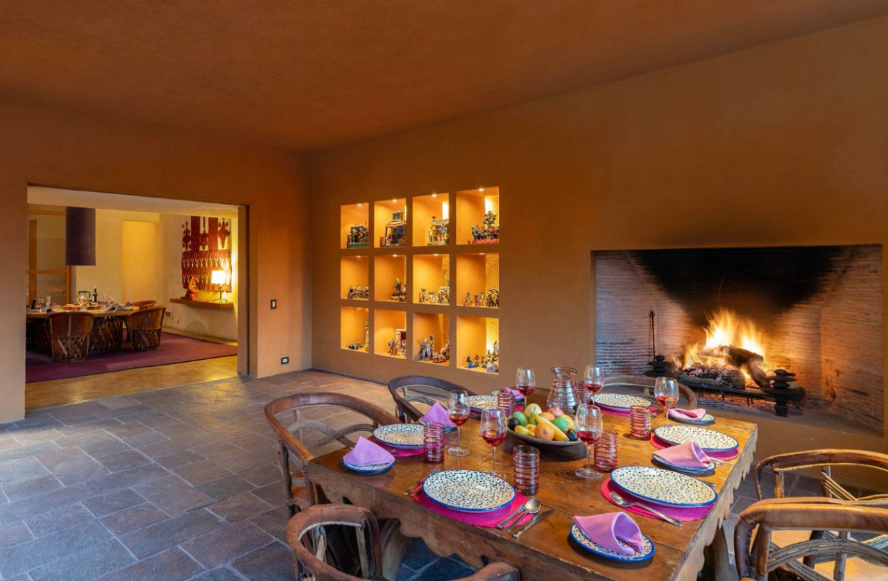  Ricardo Legorreta-Designed Home in Mexico