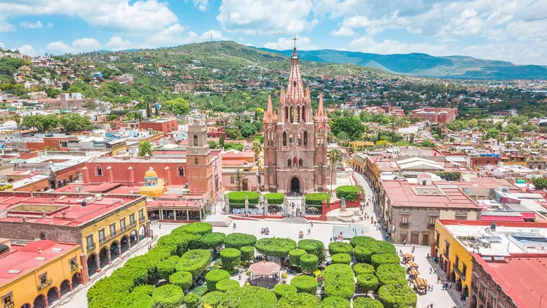 Top Luxury Neighborhoods in Sa...