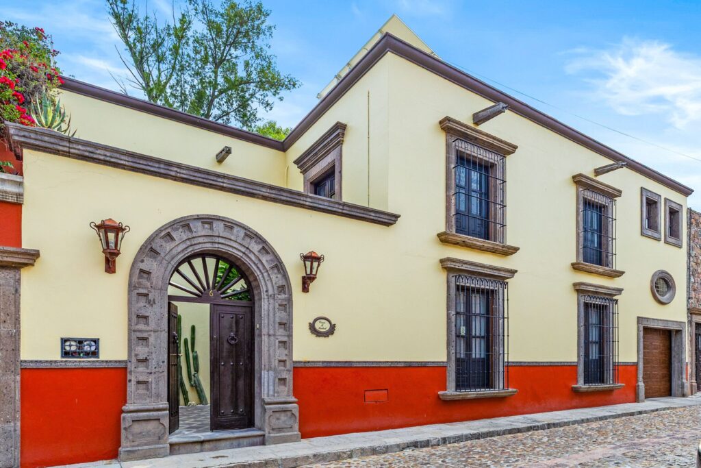 Casa Nostra Familia