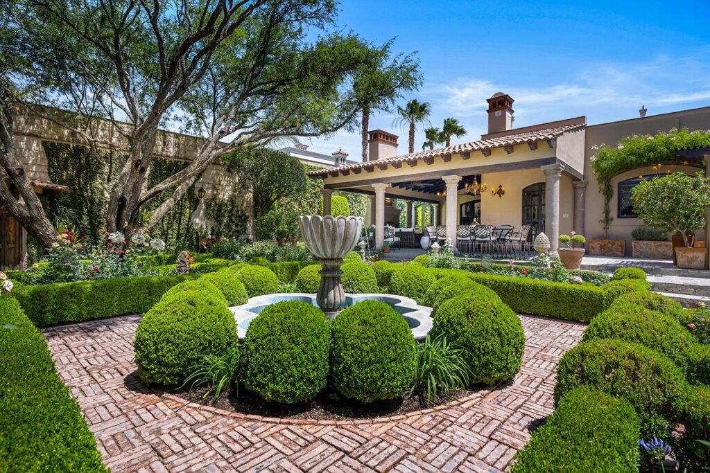 Casa Jardines