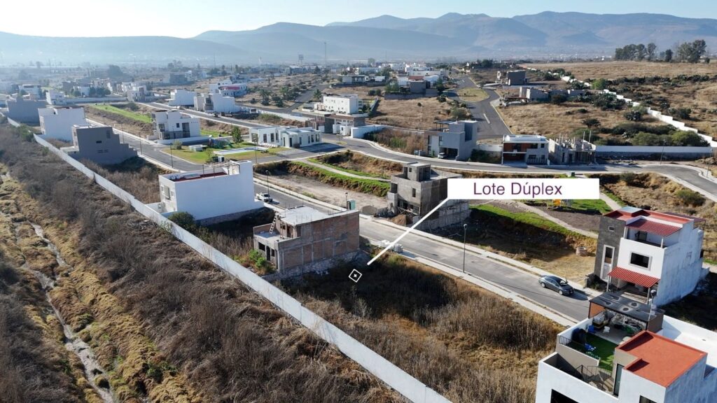 Terreno duplex Zirandaro