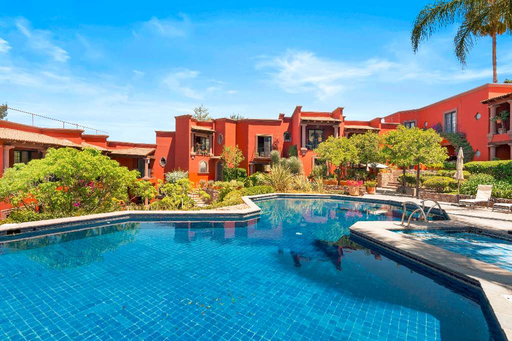 How Do Luxury Homes in Centro Compare...